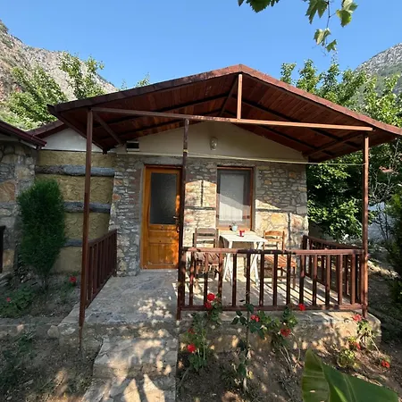 Kidrak Montenegro-1 ゲストハウス ファラリア